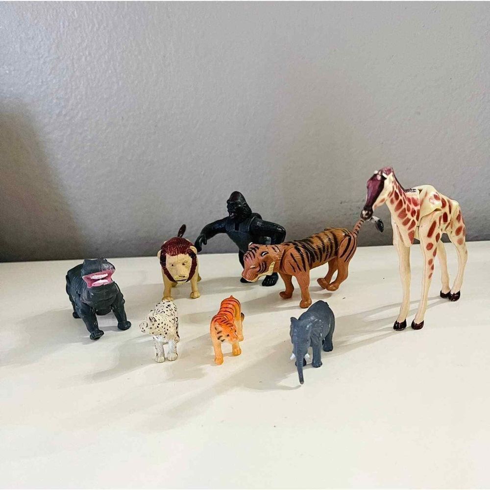 Safari wildlife action figures